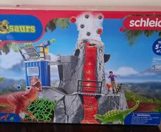New: Schleich Great Volcano Expedition 42564
