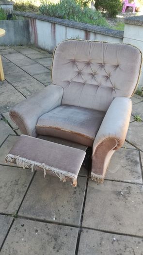 Recliner Chesterfield Style