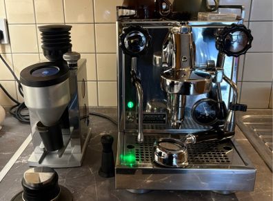 Coffee Machine - Rocket Apartamento and Grinder