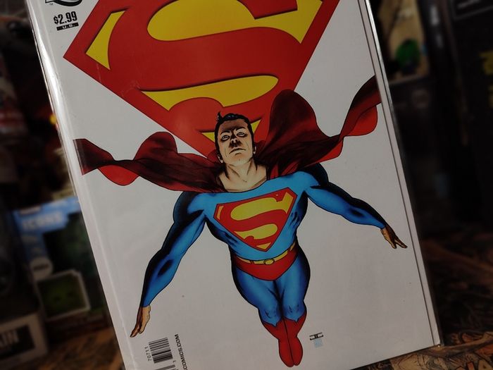 Superman ! Issue #707 ! White Background Cover ! 2011 ! by DC Comics !