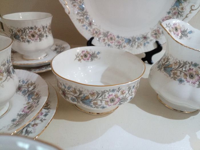 Vintage 21 pieces Tea Set Paragon Meadowvale Bone China