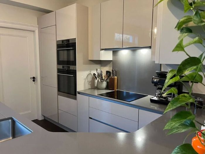 KUBE Modern High-Gloss Kitchen & AEG Appliances