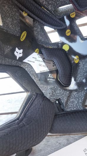 fox dropframe bike helmet