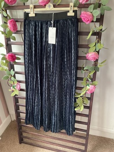 skirt Bnwt navy party wear skirt size medium large lilie rose brand