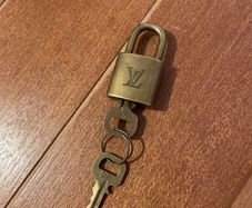 Genuine Louis Vuitton Lock Padlock Vintage Gold Brass with the two Key Fully Working