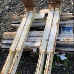 Forklift attachment with side shift