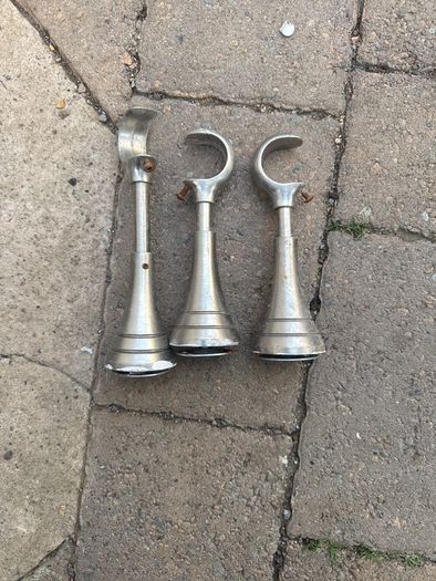 curtains pole brackets