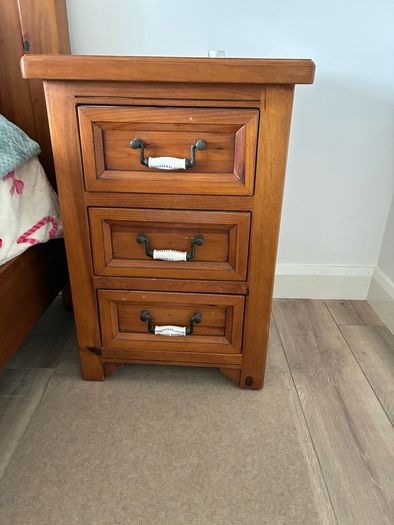 King Size bed frame & 2 Lockers