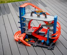 Hot Wheels Ultimate Garage Shark