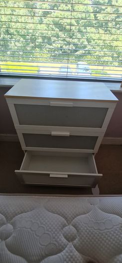 Chest of drawers