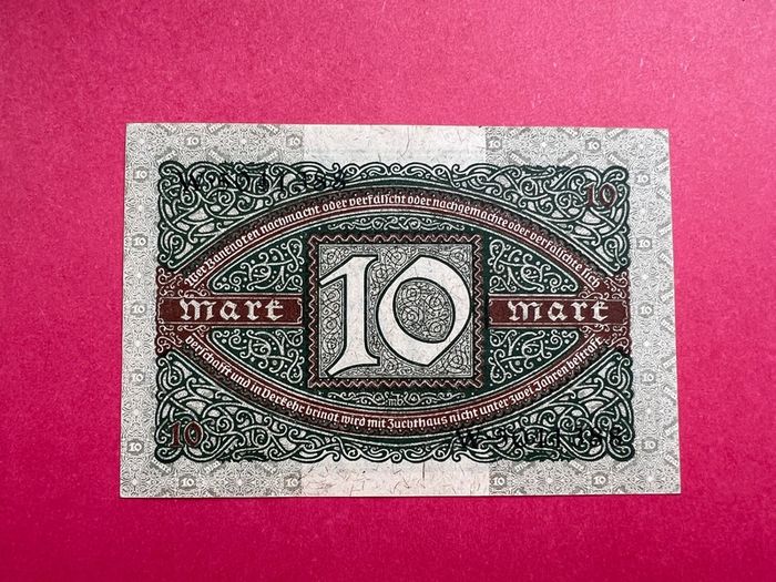 Germany  10  Marks. 1920  Pick  67a. ( Uncirculated )