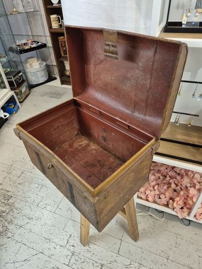Small Antique Tin steamer trunk