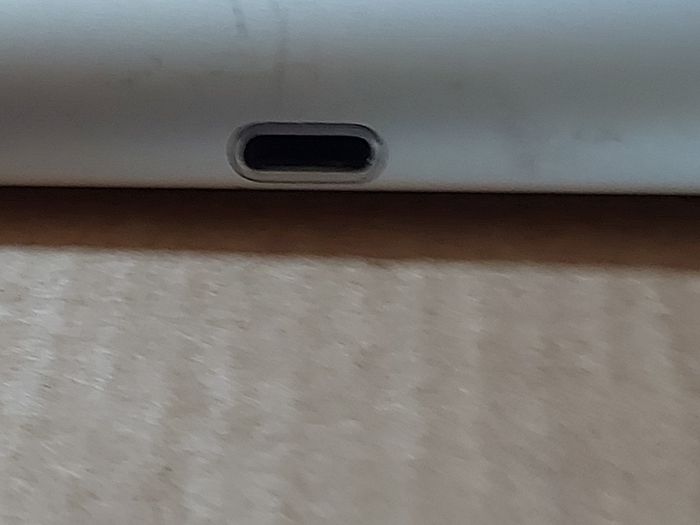 Apple Ipad 4, A1458, 16GB, with over 20 childrens movies for their entertainment, Excellent Battery