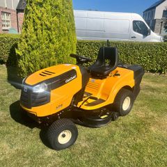Ride on lawnmower