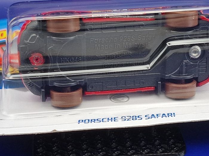 Hot Wheels  Regular Treasure Hunt  Porsche 928S Safari, new.