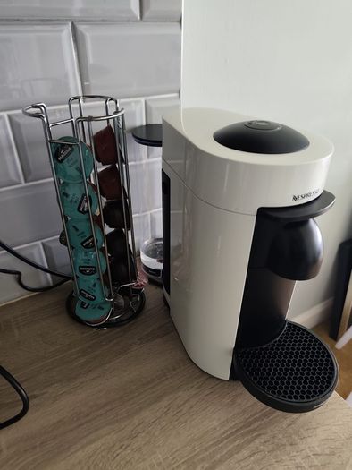 Coffee machine Nespresso Vertuo Plus +Capsule Holder