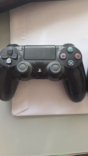 PS4 controllers