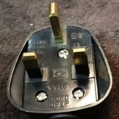 13 Amp Fused 3 Pin Plug