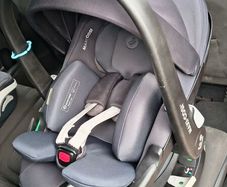 maxi Cosi pearl 360 car seat and base