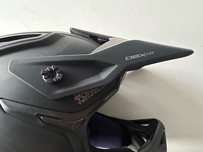 leatt dbx 6.5 carbon v23 full face dh helmet