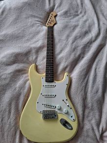 Squier bullet Strat 2010