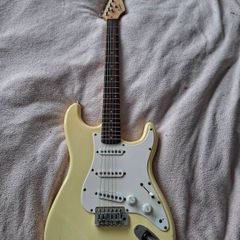 Squier bullet Strat 2010
