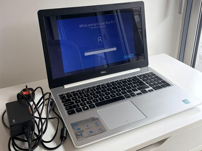 Dell Laptop Inspiron 5570