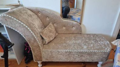 chaise lounge