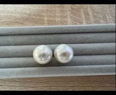 Classic Pearl stud earrings