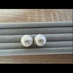 Classic Pearl stud earrings
