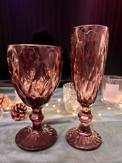 Elegant burgundy champaign glasses