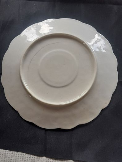 8 Piece Set of Very Old Unmarked Aynsley Bone China Plates in the Golden Crocus Pattern Gold Trim,
