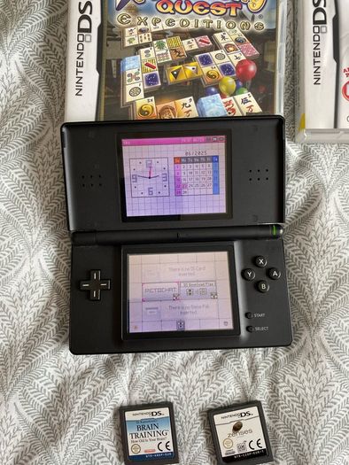 Nintendo DS Lite with games and pedometer