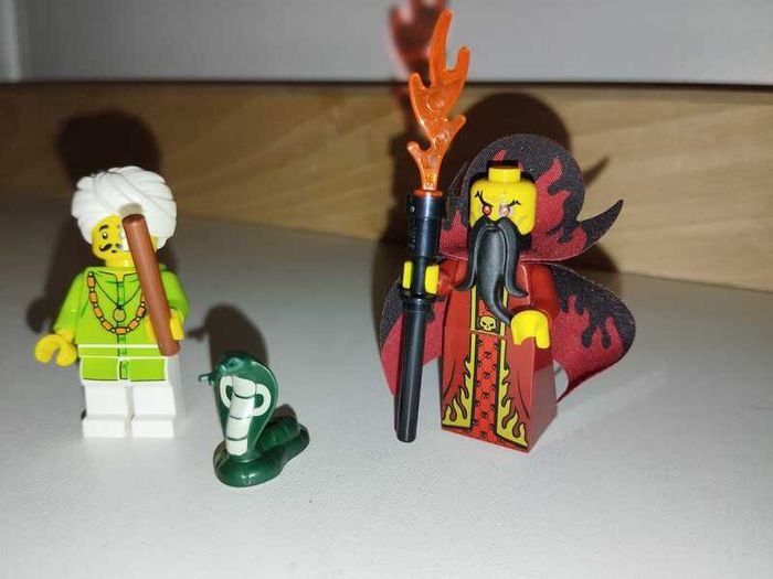LEGO Collectible Minifigures Series 13  Snake Charmer  Evil Wizard