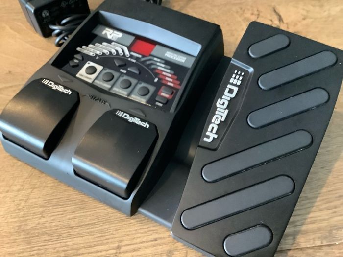 DigiTech RP90 multi-effects modeling guitar processor with Expression pedal