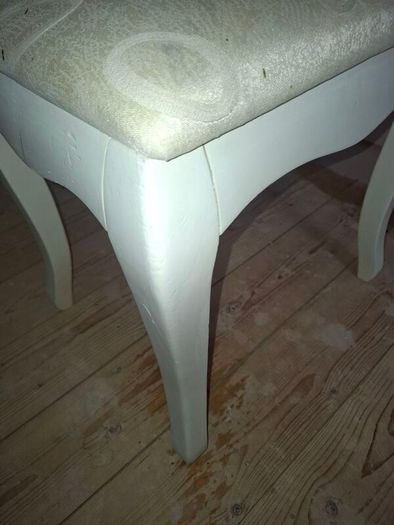 Chantilly style dressing table in french ivory with stool