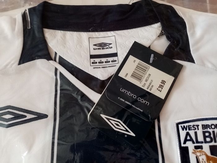 WBA West Bromwich Albion Football Shirt. NEW IN BAG WITH TAG  2008/09 premiership season. no sponsor. Size M Medium. genuine Umbro WBA home Jersey, navy/white stripes, football shirt top baggies.