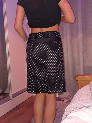 Brand NEW VanHausen polka dot skirt, size 10