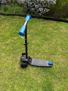 Blue Qplay Future LED light scooter