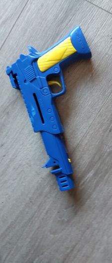 Plastic gun