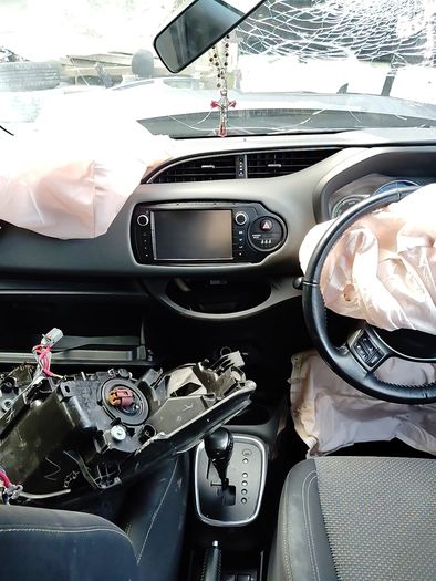 Breaking Toyota Yaris 2014 petrol