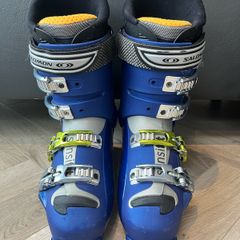 SALOMON 'Sensi fit' Ski Boots Size: EU 26/26.5cm (UK 7/7.5)
