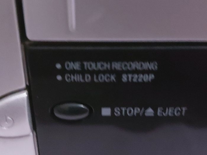DAEWOO VHS Player, Silver, Model No. ST220PI, in excellent condition, seems to be working fine