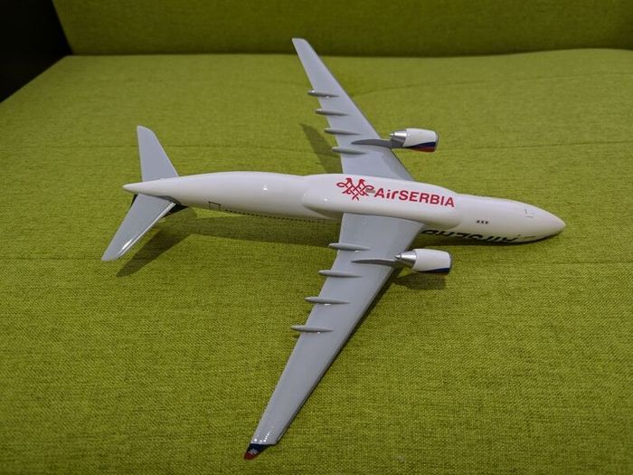 Air Serbia 1:200 scale model airplane, Airbus A330 aircraft, made by Daron, NEW