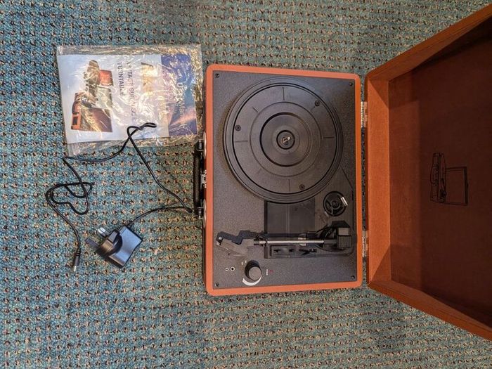 Vintage Suitcase Turntable