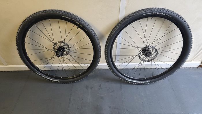 29 MTB Wheels  Thru Axle Continental Tyres Brand New