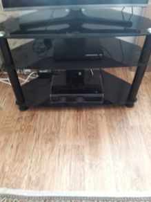 black gloss tv stand
