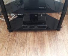 black gloss tv stand