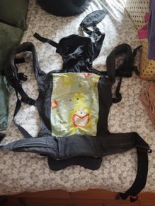 ergonomic baby carrier