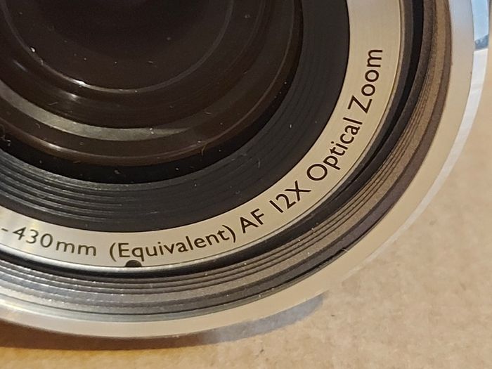 Schneider-KREUZNACH, Variogon 35mm-430mm(Equivalent) AF 12 x Optical Zoom Digital Camera, unsure of the Model, Possibly Kodak Easyshare, no Battery or Memory Card, so cannot test, Excellent cosmetic condition